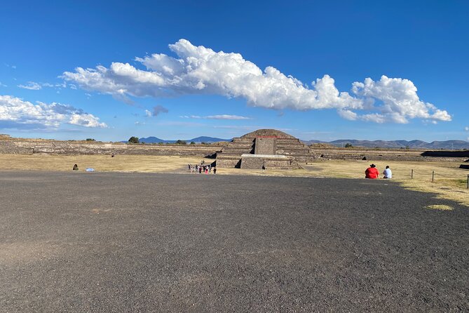 Teotihuacan Pyramids VIP Tour without Commercial Stops - Comfortable Transportation from Mexico City