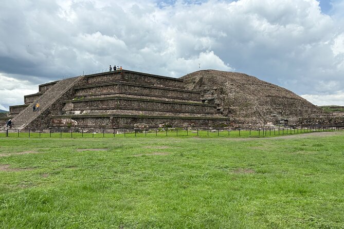 Teotihuacan Pyramids VIP Tour without Commercial Stops - The Value of an Authentic Experience