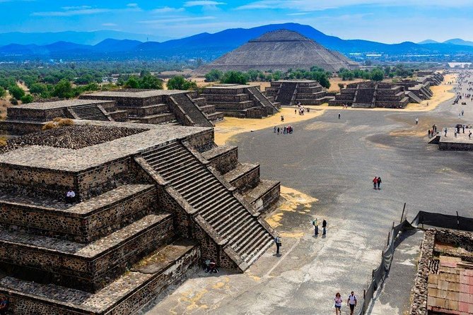 TEOTIHUACAN with a certified local guide -PRIVATE & SHARED OPTION - Exploring the Zona Arqueologica De Teotihuacan