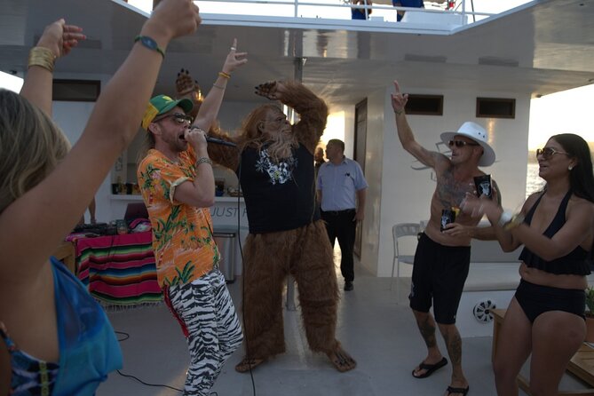 Tequila Boat Tours with Live Entertainment in Cabo - Key Points