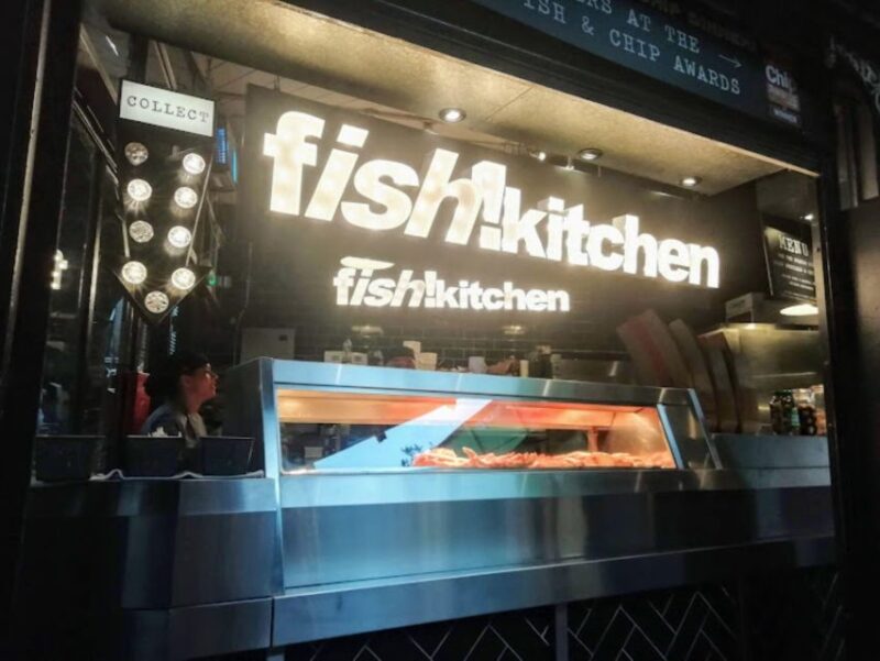 Terrific East-End Private Food tour with a friendly local. - Tasting Traditional Fish and Chips and Sausage Rolls at Borough Market