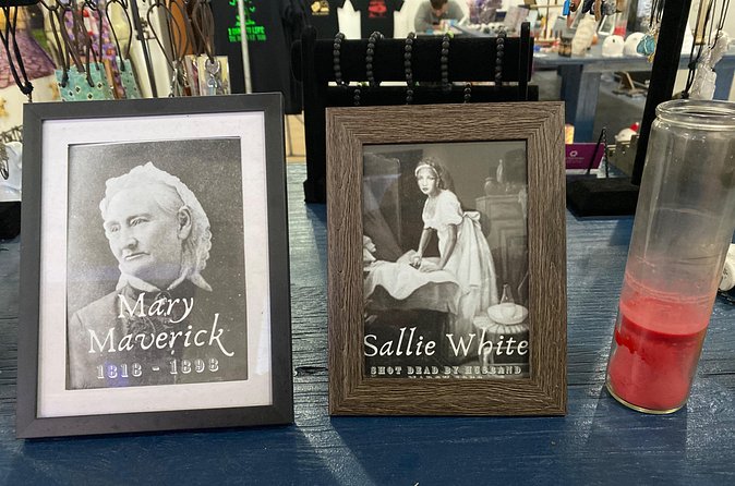 Texas Oldest Haunted Pub Crawl Shared Walking Tour - Theatrical Guides and Storytelling Style