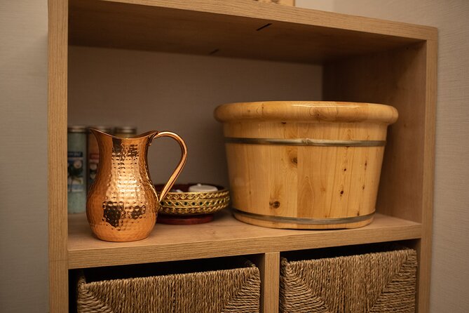 Thai Foot and Legs Massage of 30 min at THAI MASSAGE ALURA - The Experience of the Skilled Thai Masseurs