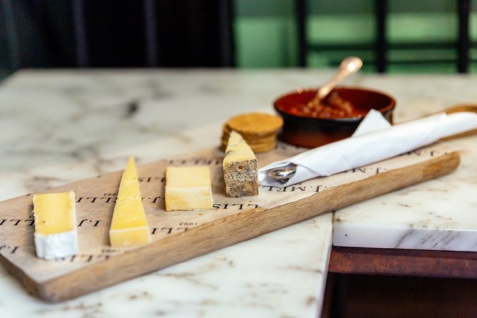 The 10 Tastings of Edinburgh With Locals: Private Food Tour - Pacing, Potholes, and Tour Flexibility