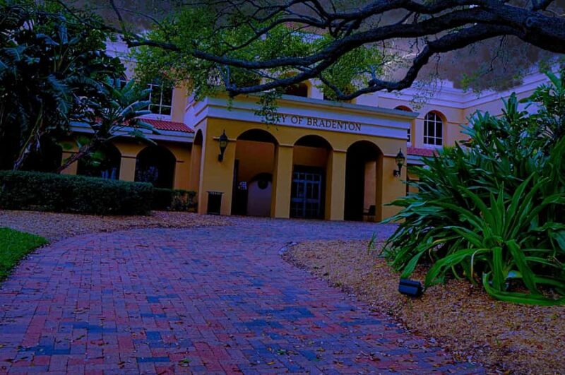 The Banshees of Bradenton Ghost Tours - What to Bring for a Comfortable Experience