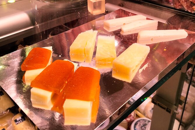 The Barcelona La Boqueria and Sant Antoni Markets Adventure - The Experience’s Pace and Accessibility