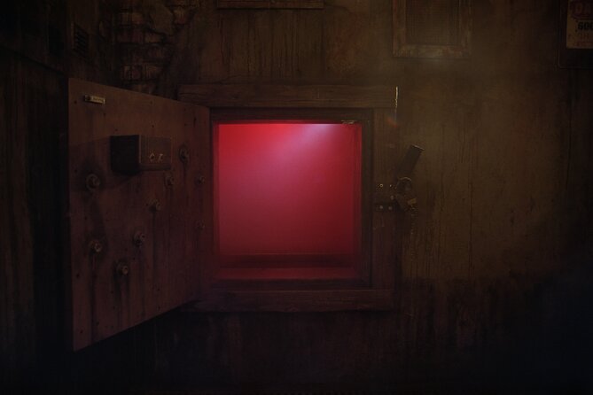 "The Basement" Escape Room - The Moderately Spooky Atmosphere and Scare Factor