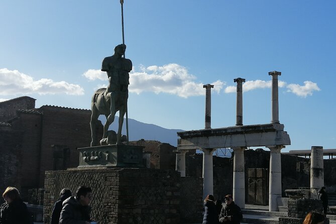 The beauty of Pompeii with a Private Expert Tour Guide / Archaeologist. - Key Points