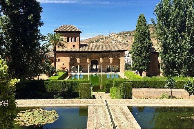 The Best of Alhambra & Granada: Private Tour with Nasrid Palaces - Panoramic Views from Mirador de San Nicolas