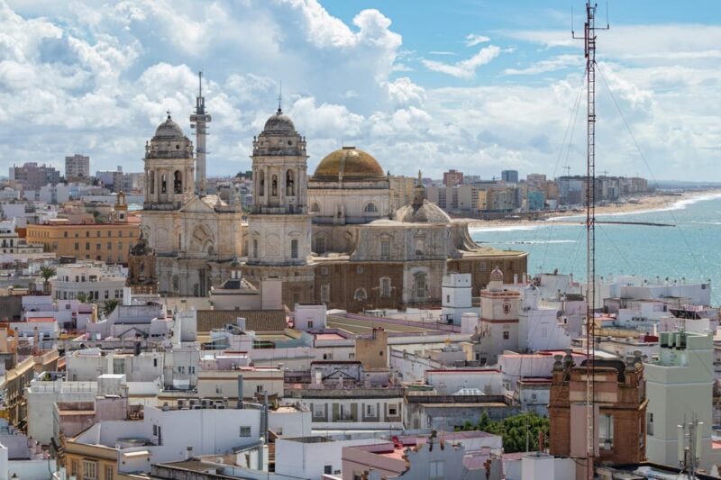 The Best of Cadiz - Private Walking Tour - Exploring Cádiz’s Iconic Landmarks: The Roman Theatre and Santa Cruz Church