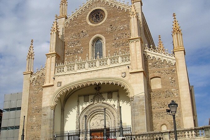 The Best of Madrid: Private Half-Day Tour including Prado Museum - Discovering Madrid’s Architectural Diversity and Urban Fabric