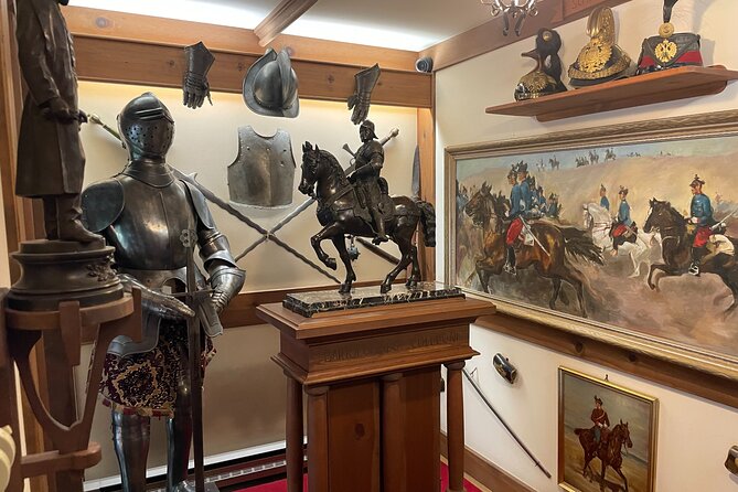 The Best of Seattle and Majestic Snoqualmie Waterfalls - Discovering the Fremont Troll and Artistic Neighborhood