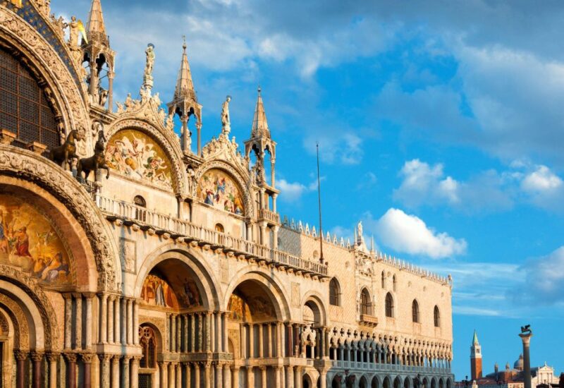 The Best of Venice: Basilica, Doge's Palace & Correr Museum - Inside the Doges Palace and the Bridge of Sighs