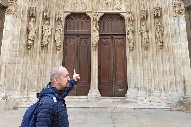 The best of Vienna on foot - Admiring the Osterreichische Nationalbibliothek’s Baroque Beauty
