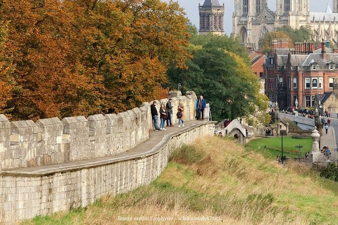 The Best of York Private Walking Tour: Landmarks & Hidden Gems - Exploring Kings Square and the Roman Column