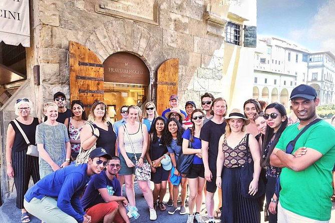 The Best tour in Florence: Renaissance & Medici Tales - guided by a STORYTELLER - Logistics: Easy Meeting Point and Group Size