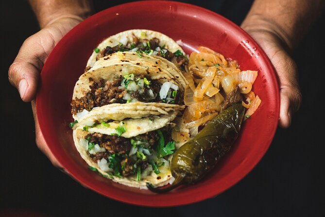 The best walking tour in the neighborhood of Versalles - Logistics: Meeting Point and Group Size