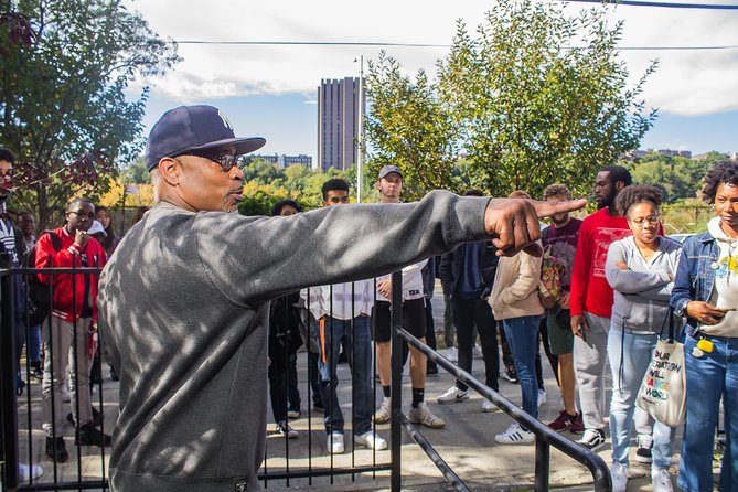 The Birthplace of Hip Hop Harlem and The Bronx - The Guide: A Crowd-Pleasing, Knowledgeable Host