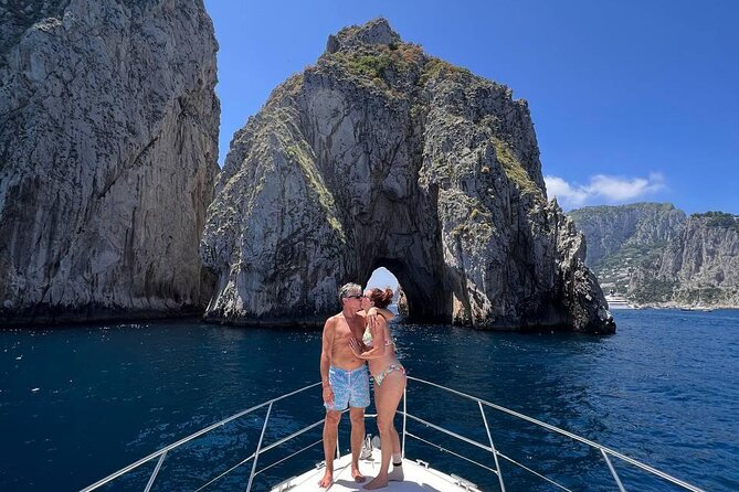 The Blue Fever: Capri island day cruise - Shopping and Leisure Along Via Camerelle