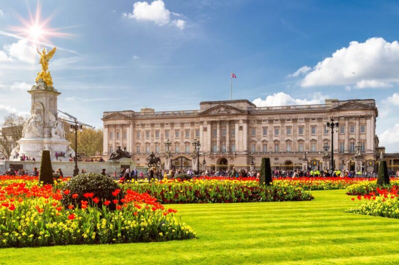 The Changing of the Guard Experience with Thames Boat ride - Who Will Enjoy This Tour?