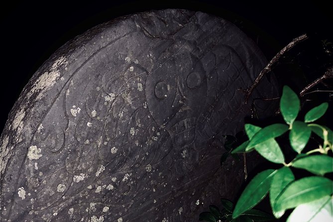 The Charleston Boo Hag and Brews Ghost and Bar Tour - Walking Through Haunted Alleyways at Philadelphia Alley