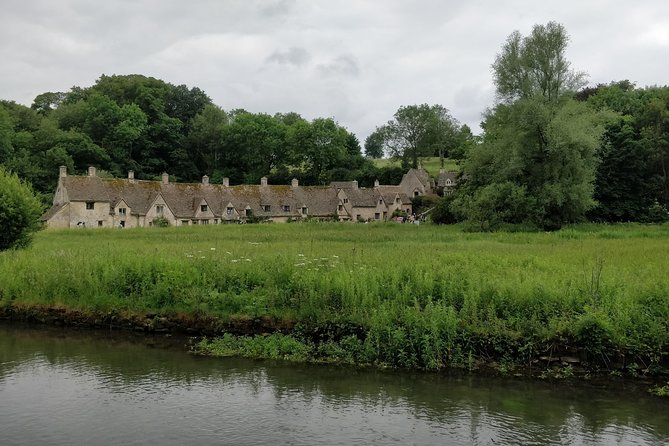 The Charming Cotswolds Private Black Taxi Tour from London - Visiting Iconic Villages: Bibury and Arlington Row