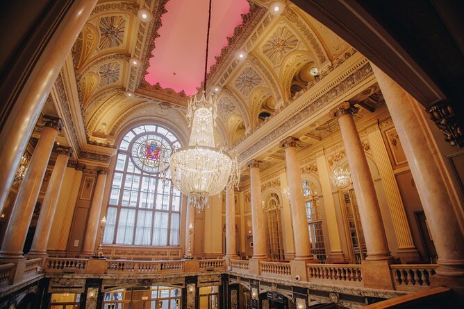 The Chicago Theatre Tour Experience - Guided Tour with Knowledgeable Hosts