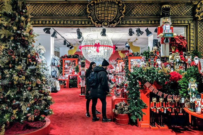 The Christmas Tree Crawl Experience Chicago at the Holidays - The Experience with Guides: Charisma and Knowledge