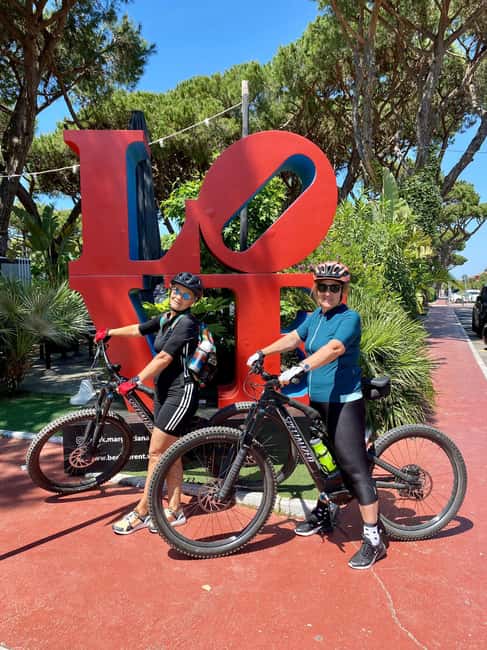 The City of Art "Pietrasanta"- Apuan Alps & sea: E-Bike Tour - The Historic Charm of Aghinolfi Castle