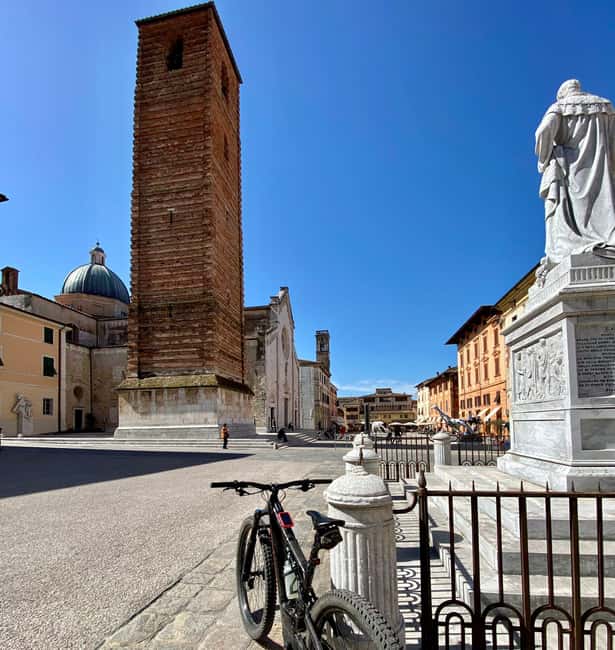 The City of Art "Pietrasanta"- Apuan Alps & sea: E-Bike Tour - Off-road Adventure at Ripa