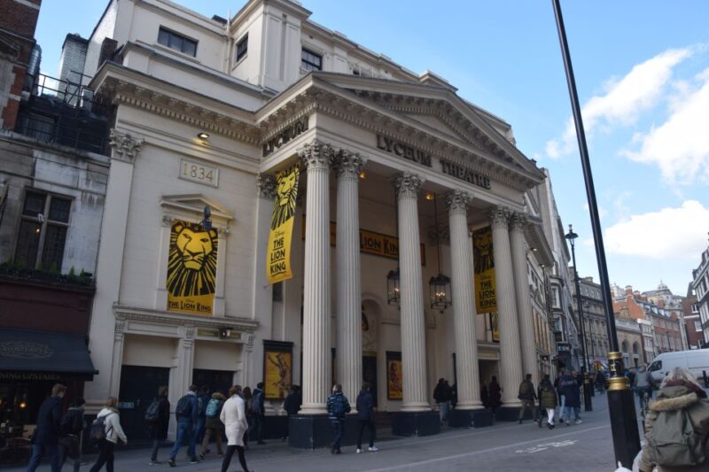 The Crown Walking Tour of London - Explore the London of The Crown with a Focus on Royal and TV Landmarks