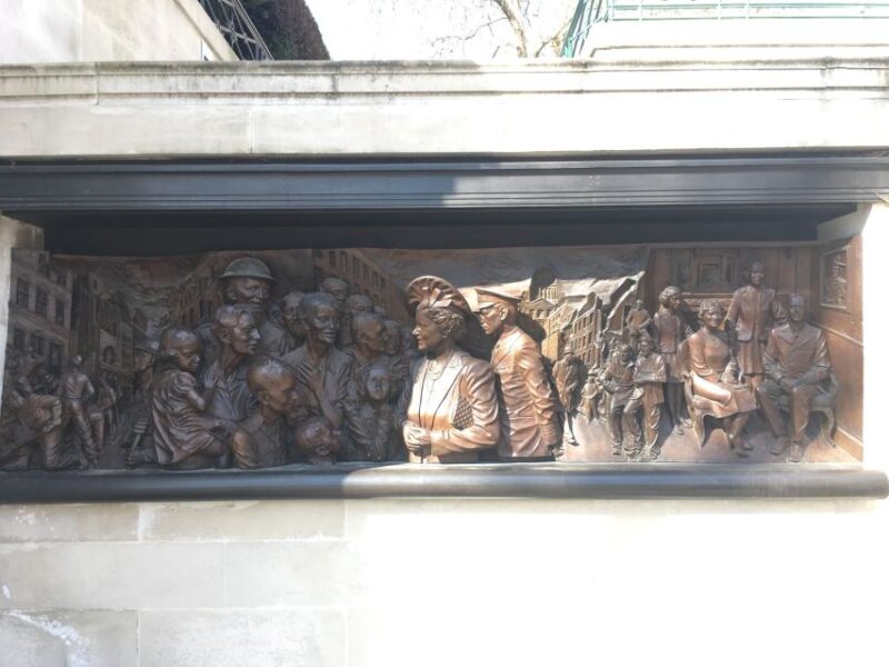 The Crown Walking Tour of London - Insight into Royal Scandals and Media Frenzy