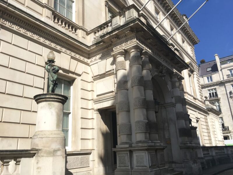 The Crown Walking Tour of London - The Landmark Highlights: Buckingham Palace and Beyond