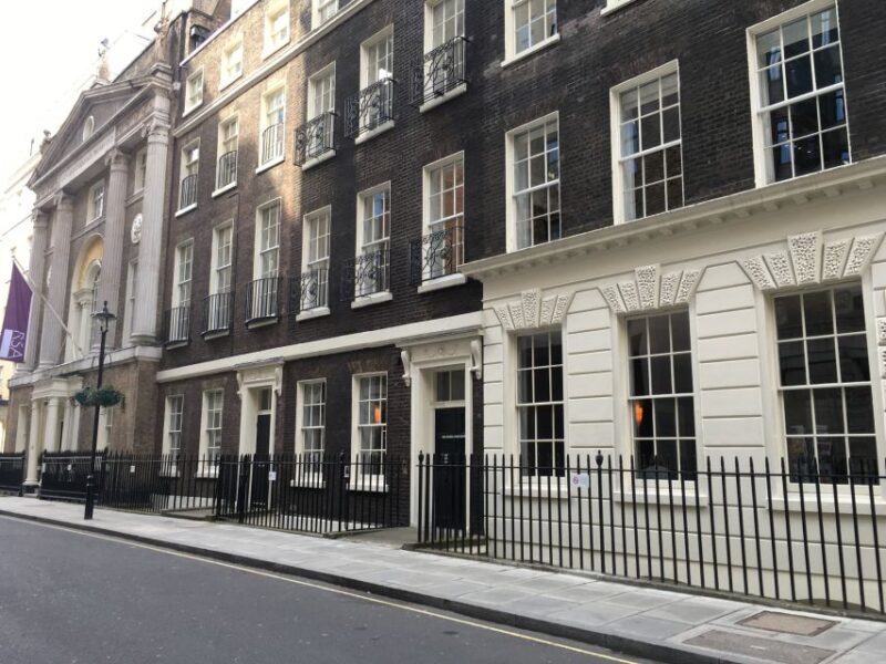 The Crown Walking Tour of London - Practical Details: Meeting Point, Group Size, and Flexibility