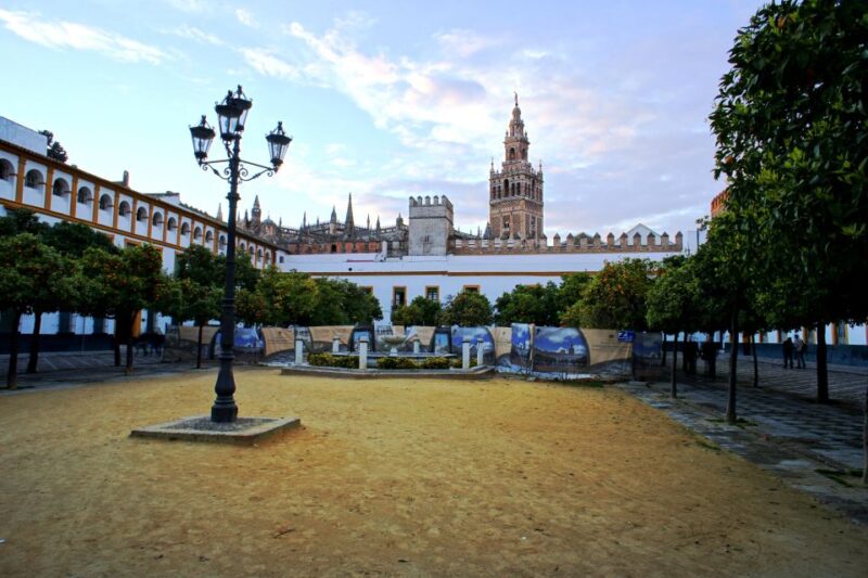 The Cultures of Seville Walking Tour - The Laraña Street and the Golden Mile of Mystery