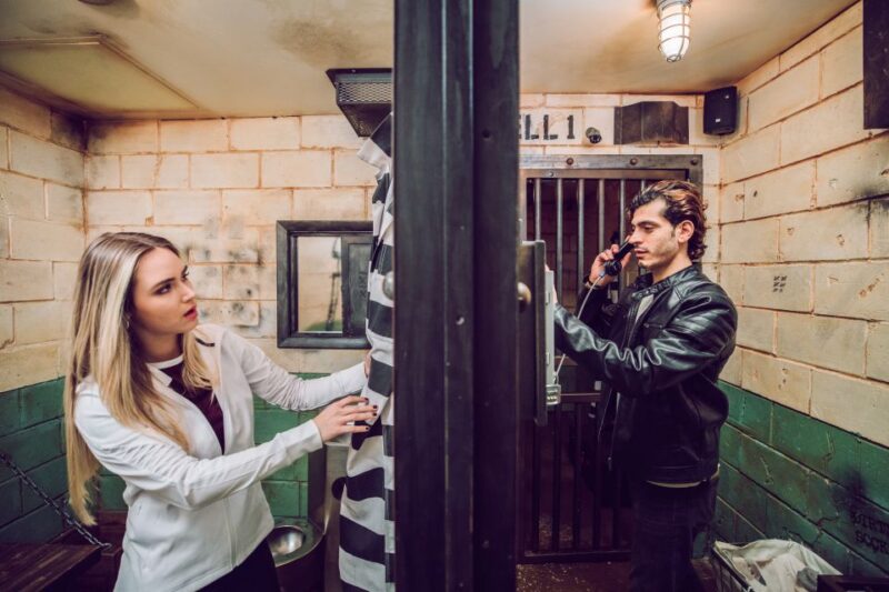 The Escape Game at St. John's Town Center in Jacksonville - The Role of the Game Guide and Hint System