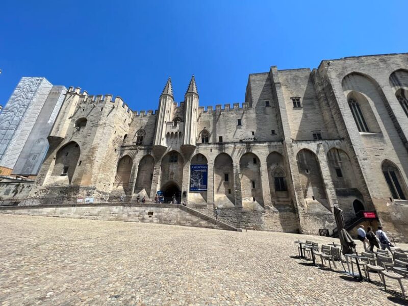 The Essence of Provence : Avignon, St Rémy, les Baux, Arles - Guides and Visitor Experience