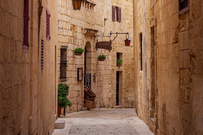 The Food & History Private Tour of Malta - Logistics: Transport and Group Size