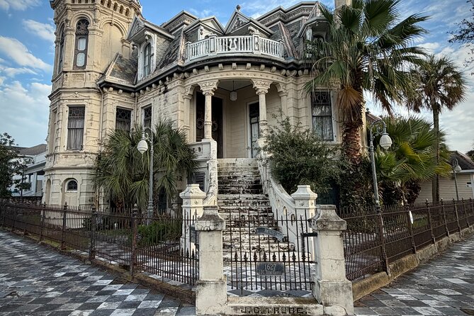The Galveston Architecture Tour - Visit Historic Homes & Mansions - Explore Galveston’s Architectural Gems with a 90-Minute Walking Tour