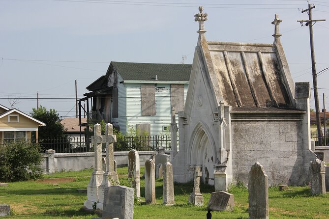 The Galveston Cemetery Tour - Walk With The Dead! - The Meeting Point and Accessibility