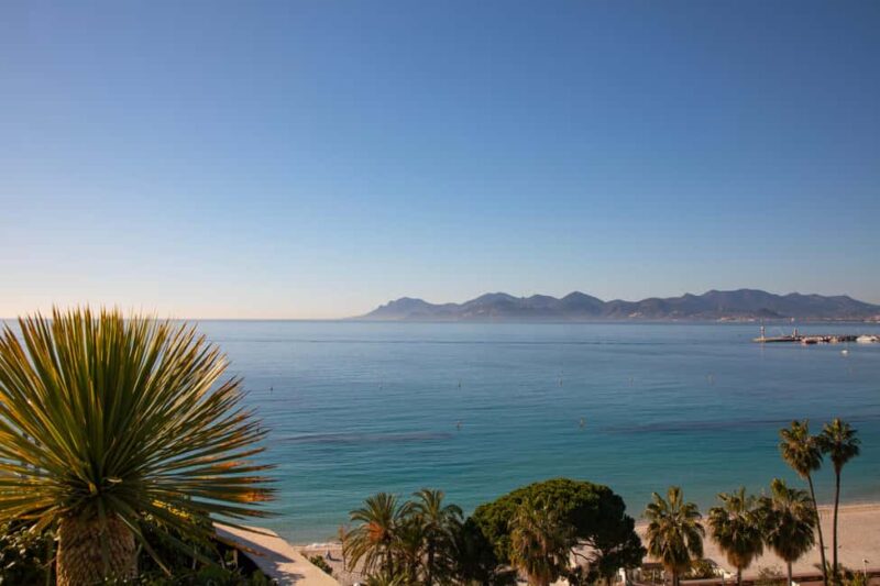 The Glamorous French Riviera in a Vintage Car - Discover the Charm of the French Riviera in a Vintage Citroen