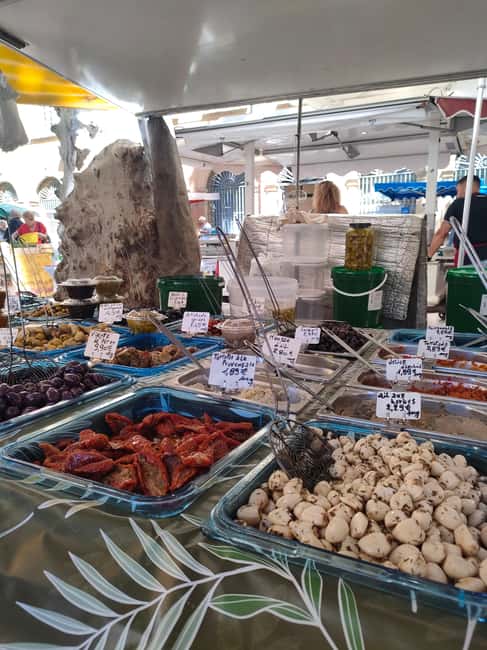 The Gourmet Walk - Explore Aix-en-Provence at Noon with Thomas - Enjoying a Relaxed Coffee Break in a Provencal Setting