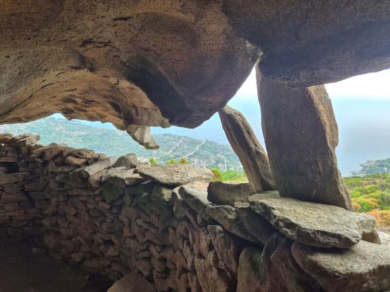 The Granite Trail with a gourmet aperitif: Elba between nature and flavors - Key Points