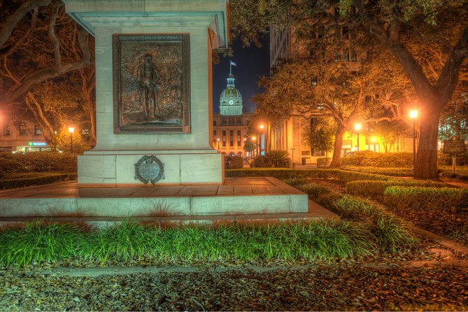 The Grave Tales Ghost Tour in Savannah - Meet Hannah: A Guide Who Keeps Attention