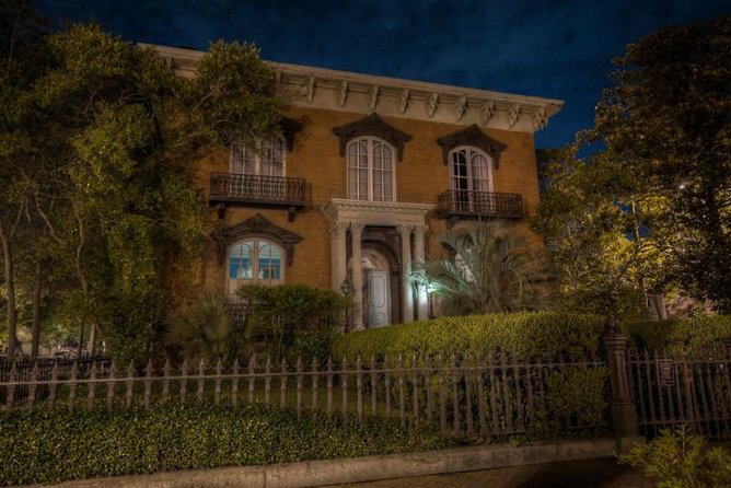 The Grave Tales Ghost Tour in Savannah - The Experience for Families and History Buffs