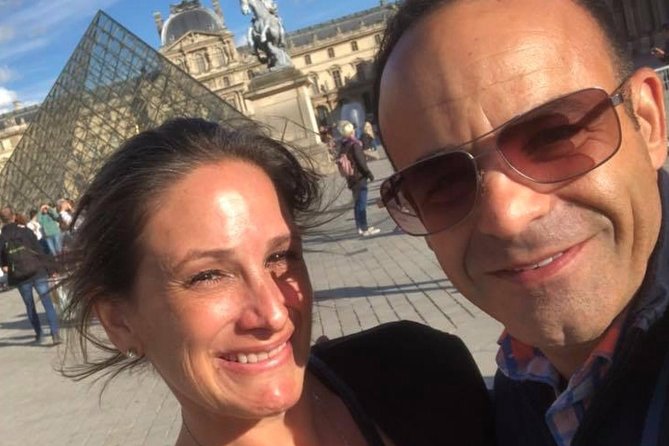 The Great Paris Layover: Private Tour with optional car upgrade - Crossing the Seine at Pont Neuf and Learning Its History