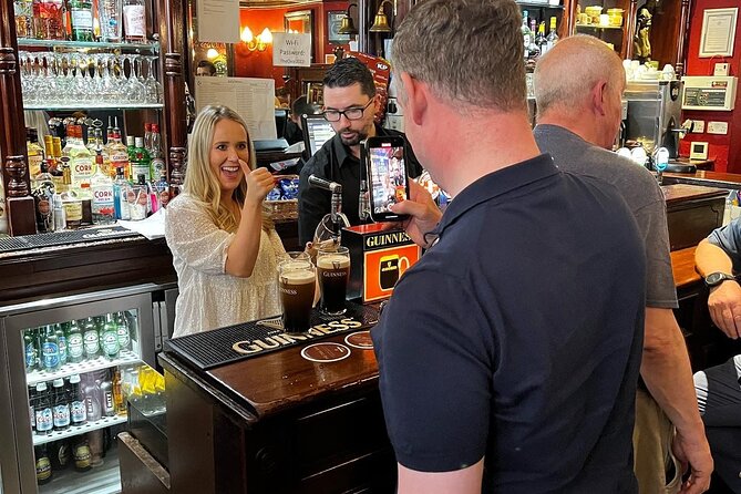 The Guinness Storehouse & Perfect Pint Tour Experience - Tasting and Pouring Guinness Correctly