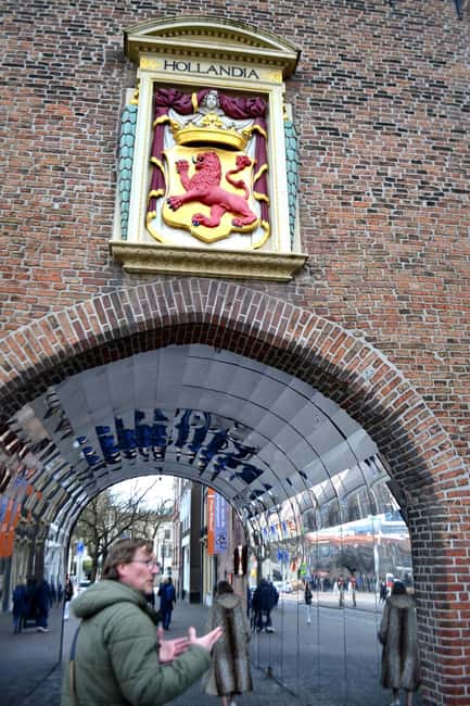 The Hague: a guided tour in French, mixing Street Art and History - The Old Jewish Quarter’s Artistic Transformation