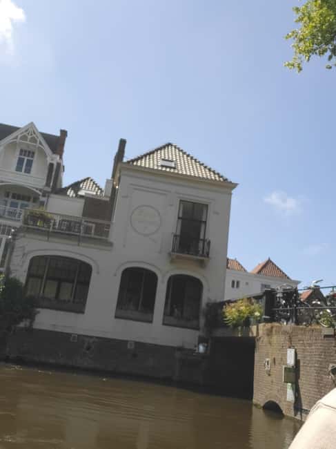 The Hague: Canal Cruise with Live Guide Winter edition - Key Points