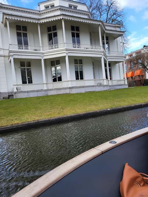 The Hague: Canal Cruise with Live Guide Winter edition - Discover The Hague’s Canals and City Skyline